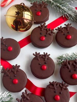 Merry Christmas Eve!!🤎 Here’s a delicious and festive last minute dessert! Oreo Reindeers! 🎄 #Recipe #thesqueakymixer #recipesoftiktok #baking #viraltiktok #christmas #charistmasbaking #christmasrecipe #christmasdessert #viral #viralrecipe #viralbaking 