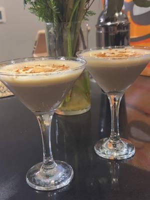 make a #cinnamontoastcrunchmartini with me 🍸🎄 know its missing some ingredients to be considerd a expresso martini but it actually came out pretty good, and is a perfect drink for the holidays. Made with Baileys new Churro flavored liqour ##baileys##expressomartini##holidaydrinks