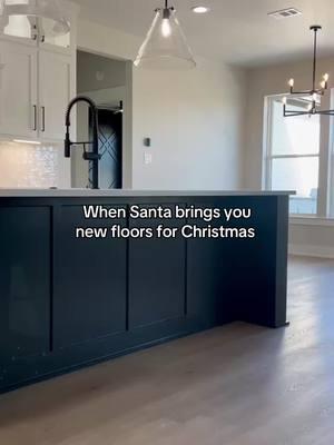 Ho ho ho, we can play Santa too🎅 We love how these gorgeous floors turned out in our #newbuild project. We’ll never get over a light wood finish😍 #interiordesign #homedesign #interiordesigner #setxinteriordesign #kitchendesign #flooring #flooringideas 