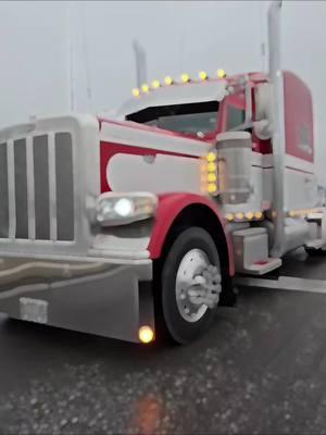 Mr. Staley rollin outta town looking good on this wet rainy day. 😎😎 #roosterphotography #417proshine #fypシ゚viral #everydayisatruckshow #peterbilt @ICE_BOX_BAND1T 