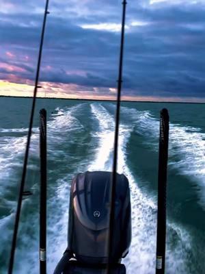 A little Christmas Eve 360 from Greg Poland. #PowerPole #PowerPoleMOVE #PowerPoleBLADE #Fishing #onthewater #bayboat 