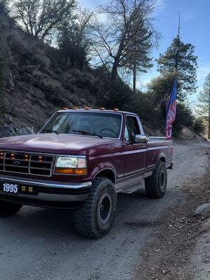 Agusto Por Las Montañas De Big Bear  🙏🏻💪🏻🤠🙌🏔️ #paratii #fyp #explore #reels #gyerosgarage #fordtrucks #ford #diospordelante #trokasviejitas #classics #eddiebauer #foringona #sinaloa🍅 