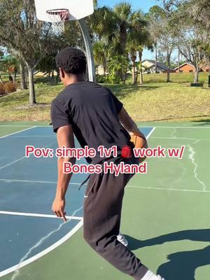 Simple 1v1 🎒work w/ Bones Hyland #boneshyland #bizzybones #losangelesclippers #laclippers #fyp #foryou #hooper #hoopersoftiktok #athlete #basketball #NBA 