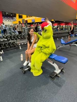 Crunch South Tampa is honored to be visited by the one and only GRINCH! 💚 keep an eye on your weights and water bottles - the Grinch has been caught hiding them mid-set! 🎄💪 #crunchfitness #crunchsouthtampa 