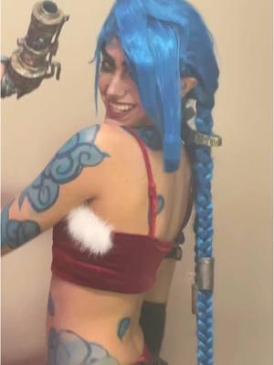 Christmas Eve heh 😈🙏🏽 #jinx #jinxarcane #jinxcosplay #jinxarcanecosplay #arcane #arcanecosplay #arcaneleagueoflegends #coaplay #cosplayer #christmas  