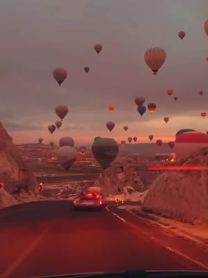 Isn’t this incredible!? 🏜️ Hot air balloon in Cappadoccia for the holidays? Booking my flight now! #MintPass #mintpasstravel #traveler #travelinspo #fyp #foryou  #holidays #travelwithmintpass #december 