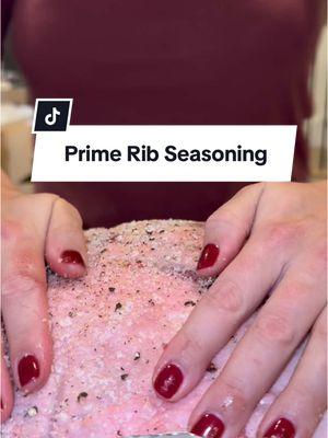 Season my prime rib with me #primerib #christmas #christmasdinner #primeribroast #primeribrecipes #meat #dinner 