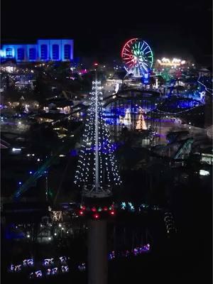 'Twas the night before Christmas, and hold on tight! Santa's sleigh ride looks #HersheyparkHappy and bright 🎅🍫 #Hersheypark #ChristmasCandylane #HersheyPA #HersheyparkHappy #Christmas #fyp #amusementpark