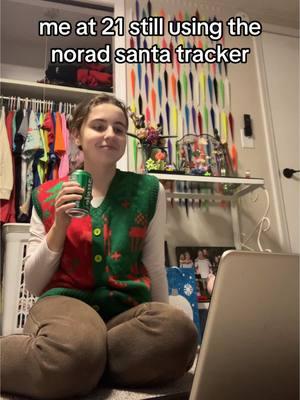 the government is after him #christmas #fyp #christmas2024 #christmaseve #norad #santatracker #noradsantatracker 