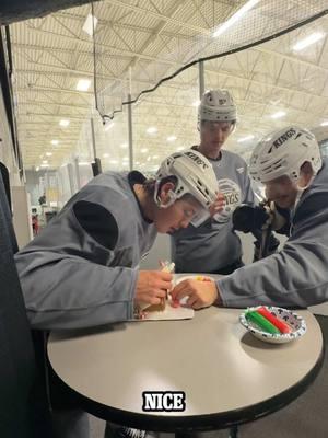 They are so talented 😌🎅  Dont miss our holiday games presented by @Mammoth Mountain on Dec 29 and Jan 1! 🎄   #happyholidays #lakings 