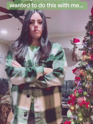 Solo Dance 💚🎄 #crimusstimeeee #merrychrysler❤️ #fyp #christmas2024 #MomsofTikTok #itriedmybest #haha #mykidsarelame #didnthavetocutmeoff #muahahaha 