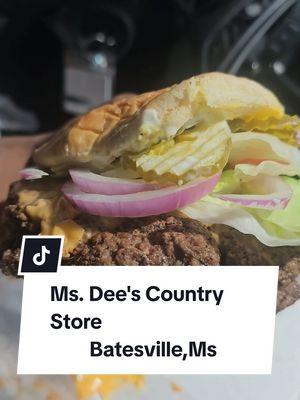 Is this the BEST BURGER in Mississippi !? Ms. Dee's Country Store in Batesville,Ms  #hiddengem#foodreview #foodcritic #tastetest #mukbangeatingshow #mississippifoodie #mississippirestaurants 