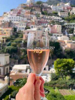 send this to whoever is taking you to Italy in 2025 ✨  📍 Le Sirenuse #italy #lesirenuse #visititaly #travel #travelitaly #italia #traveling #traveltiktok #traveltok #traveler 