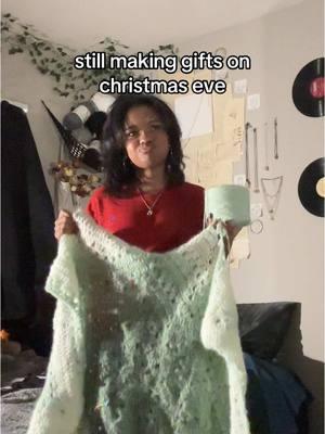 i barely locked in like 2 days ago okay... #christmas #crotchet #6daystarblanket #christmasgift 