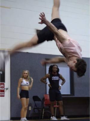 “Push yourself, because no one else is going to do it for you.”  #cheerleading #tumbling #navarro #navarrocheer #college #flips #fyp #foryou #fiofmu 🎥@lijahdrakemedia 