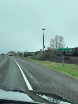 “CLEANUP EFFORTS UNDERWAY AFTER TRAIN DERAILMENT AT HIGHWAY 36, NEW WEHDEM ROAD” #TrainDerailment #WehdenRoad #Highway36 Train #Texas #WashingtonCounty #Brenham #CoalTrain  