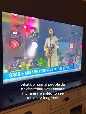 it’s always a family affair #gracieabrams #todayshow #christmaseve #family #thesecretofus #thatssotrue #fangirl #gracietok #concerttok #christmas #gracieabramshq #nyc 