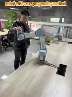 Easy programing cobot coming #cobot #UR #six axis robot 