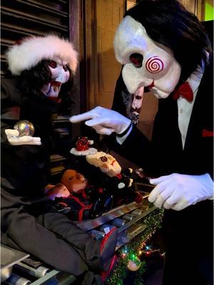 Billy celebrates the holidays at the SAWESCAPEROOM 🌀⏰🧩🎄 @Lionsgate @From Ashes to New #horror #horrortok #thunderwolf #saw #billy #billythepuppet #jigsaw #christmas #december #halloweenlook #october #cosplay #cosplayer #costume #trending #viralvideo #explore #fyp #fypシ #sawescaperoom #lasvegas 