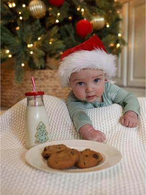 Christmas photos you need to take of your baby this year 🎅🏻 Welcome to my favorite series of the year where this mom shows you tons of photo ideas you can take with your baby this Christmas. This is easy step by step ideas that any one can do. No need to be a pro behind the camera and most of these I take with my phone. We are getting ready for Santa to make his arrival and put together some cookies & milk! This one is super simple for little ones that are not sitting up yet, and you are probably already are baking cookies for Santa. We are so thankful for everyone who has followed along with our holiday photos. Wishing you all a very Merry Christmas 🎄🍪🎅🏻 @kytebaby  #babychristmas #babychristmaspictures #newbornchristmas #firstchristmas #babysfirstchristmas #babychristmasideas 