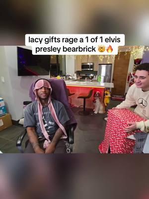 lacy gifts rage a 1 of 1 elvis presley bearbrick 🤯🔥 #lacy #lacyclips #faze #fyp #viral 