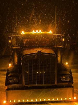 Merry Christmas everyone 🎄😎🤣 #nosnow #kenworth #oldskool #lifegoeson #trump2024 #fypシ゚viral #trucktok #kenworthw900 #dirtydieselcustums #fyp 