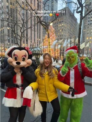 Ni el grinch pudo resistirse 😂😏♥️🎄🎁🗽🥂🇨🇴 FELIZ NAVIDAD MI GENTE 🥹😍 QUE DIOSITO ME LOS BENDIGA Y ME LOS PONGA A BAILAR MUCHO ESTE Y TODOS LOS AÑOS 💘#musicanavideña #findeaño #amoralacolombiana #LaColombiana #elgrinch #newyork 