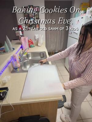 Santa if you see this ILY im a big fan 🎅🏽🎄 #christmaseve #bakingcookies #santaclaus #youngparentsoftiktok #sahmof3 #familygoals #fypchristmas #mamalulu #youngmomsoftiktok #fypmomsoftiktok #christmasevevlog #fypmomtok #fypシ゚viral #fypmomtok 