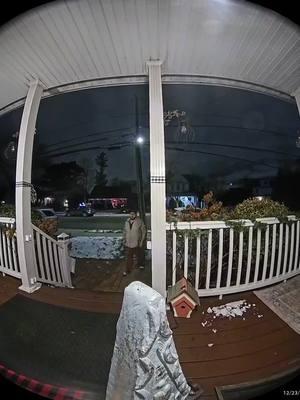 Just my husband coming home from work and waving goodnight to the cat on the porch. #greenflagactivity #greenflags #cutehusband #husband 