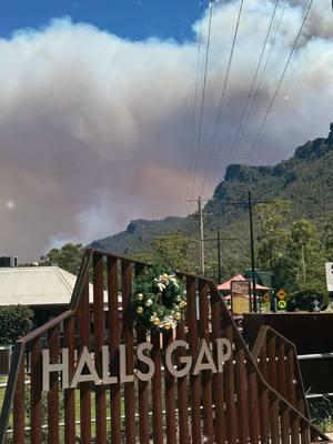 #grampiansnationalpark #grampians #Victoria #au #australian #vicfires  #firefightersoftiktok #fyp #foru #firefighting #firefighters #wildland #fireseason2024 #forestry #ararat #ballarat #hallsgap 