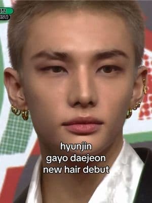 A BUZZCUT?! HWANG HYUNJIN THE MAN THAT YOU AREEEE. mourning the long hair, BUT he can literally pull off anything so ! #hyunjin #hwanghyunjin #skz #straykids #skzstay #straykidsstay #kpop #sbsgayodaejeon #gayodaejeon2024 (hyunjin buzzcut new hair reveal debut at sbs gayo daejeon 2024 red carpet edit) @Stray Kids 