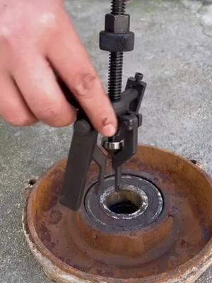 Inner hole bearing puller – the perfect tool for easy removal of inner bearings and gears! A must-have for automotive repair. #BearingPuller #InnerBearingTool #AutomotiveTools #RepairTools #MechanicEssentials #MustHaveTools #DIYRepair #PrecisionTools #GarageEssentials #toolrecommendations 