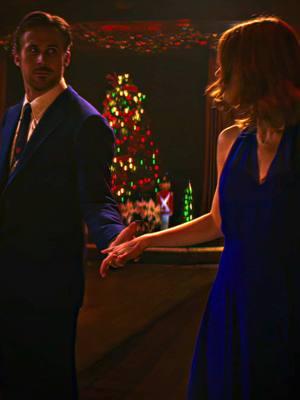 “It’s Christmas” • Movie: La La Land (2016) Song: Last Christmas - Wham! #lalaland #miaandsebastian #sebastianandmia #lalalandedit #ryangosling #emmastone #christmasedit #shipedit #dxrkhood #adobeaftereffects #longervideos #1min  *La La Land Christmas Edit* *Creative & Original Content*