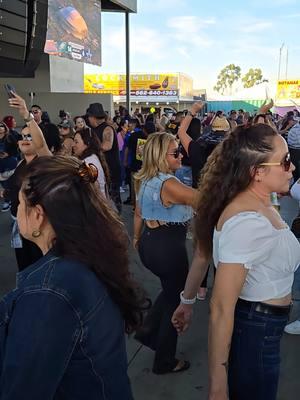 it was all about the jamz  #oldies #support #olympics #cholo ##4upage #longervideos #santafespringsswapmeet #raisedbycholas213oldschoolassignment #chinupchola213 #chinup 