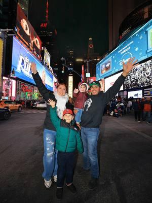 Fotos sorpresa a mi amigo @El lagunero #jesusprints1 #newyork #manhattan #usa #fotossorpresa #latinosenusa #timessquare #feliznavidad 