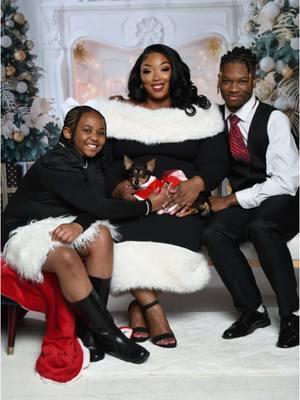 Merry Christmas 🎄🩷  #christmas #merrychristmas #singleparent #fyp #iloveyou #myfamily #familyportrait #theyoungs #mywholeheart #mystrength #purpose #viralpost #prettygirl #