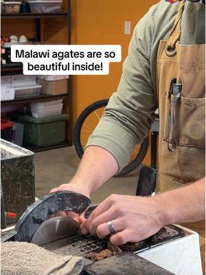 Malawi agates are so beautiful inside! #agatedad #malawi #agates #saw