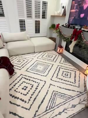 This rug is on flash sale right now! Run and grab it while you can! You wont regret it BESTSWEETIE #homedecor #decor #Home #tiktokmademebuyit #rug #machinewashablerug 