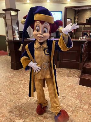 Merry Christmas! Pardoes is here, in his pajamas, to make sure you can enjoy Christmas morning with a friend!  #Pardoes #Efteling #merrychristmas #Christmas2024 #ChristmasMorning #MerryChristmas2024  #EftelingHotel #EftelingPark #CharacterDining #RareCharacters #PardoesEfteling #RareCharacter #CharacterDinner #Europe #HappyHolidays #Netherlands #HotelEfteling #Pajamas #Bread #BreadandButter #Hospitality