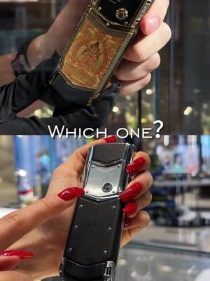 Santa Claus is so hard to choose! Signature Tangka V or Classic V, both cost more than $20,000. In the battle between fashion and technology, which one will top the Christmas gift list? .#foryou #fyp #luxury #vertu #luxuryphone #vertuphone#Signature#vertuphone #vertusignature #fyp #foryou