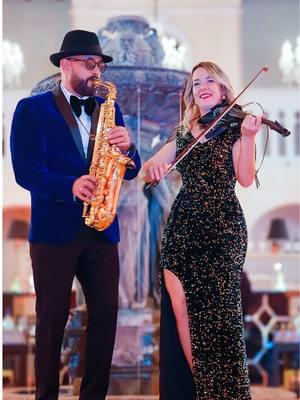 Wedding Party - On the Floor @pitbull @jlo  Venue:  @theversacemansion  Bride: @erikaugartemiami  Video: @figs.media  Photo: @getsexyphotos  . . . . . . #weddingparty #weddingmiamibeach #partyinspiration #weddingflorida #miamiviolinist #OnTheFloor