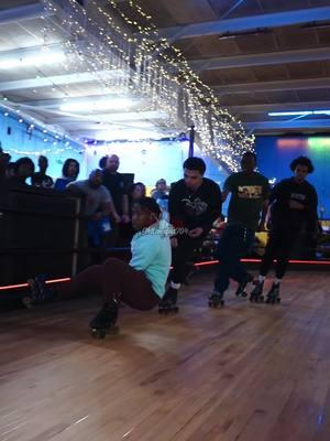 🛼   @snapcitykingsandqueens . . Location: Lanham Skate Center 9901 Lanham Severn Rd. Lanham, MD, 20706 . Rink: Lanham Skate Center * * #rollerskating #rollerskatingtricks #rollerskatingdaily #rollerskatinglife #rollerskatingfun #rollerskatingbeginner #snapcity 