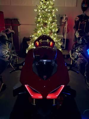 merry christmas 🎄 #ducati #panigale #v4r #v4s #v4 #panigalev4 #panigalev2 #ducativ4 #ducativ4s #ducatipanigale #panigalev4r #panigalev4s #bmw #bmwmotorsport #bmwmotorrad #bmwm #bmws1000 #bmws1000rr #s1000rr #s1000 #m1000 #m1000rr #bmwm1000rr #yamaha #yamahar1 #yamahar6 #yamahar1m #r1 #r1m #r6 #r15v3 #r15 #kawasaki #honda #suzuki #aprilia #motogp #motoamerica #superbike #superbikes #superbiker #bike #bikelife #biker #bikes #motorbike #motorbikes #motorbiker #motorcycles #motorcycle #motorcycles #motorcyclelife #motorcycleclub #sportbike #sportbikelife #sportbikes #2wheels #2wheel #motorrad #supersport #Motorsport #racebike #trackbike #bikecollection #shoei #ohlins #akrapovic #bridgestone #brembo #bikelover #biketok #bikersoftiktok #bikers #bikerlife #bikeride #alpinestars #agv #akrapovic #unitedstates #ohio #christmas 