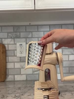 #rotarygrater #kitchentools #kitchengadgets #review #fyp #cheesegrater #vegtableslicer