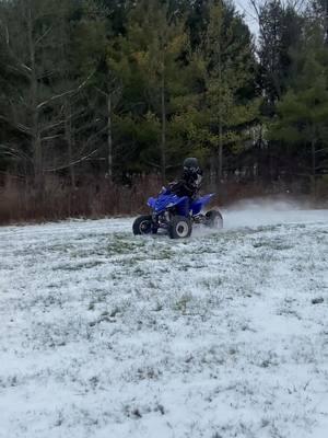 Merry christmas! My guy driftin the snow right before it died 😂😭 *private lot professional rider* #snow#quads#quad#atv#atvs#fourwheelers#fourwheeler#raptor#raptor350#snowy#drifting 