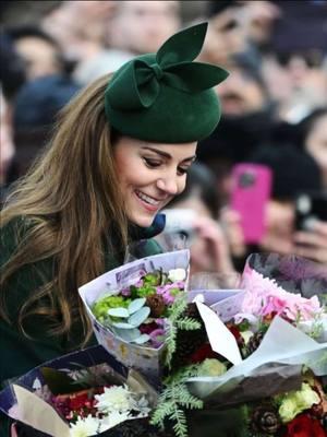 Love when she falls behind because of how much she loves to chat with everyone!! #royalfamily #fyp #princessofwales #walesfamily #christmas #Wales #merrychristmas #sandringham #walk #viral #katemiddleton #catherinemiddleton #princesscatherine #funny 