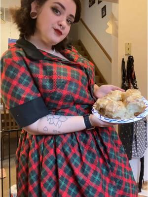 I promise I’ve been good. Merry Christmas #momtok #spookymama #classic #classiclook #50sdress #gothmama #SAHM #tradwife #sewing #madeitmyself #50sfashion #vintage #vintagesewing #food #baking #cinnamonroll #merrychristmas 