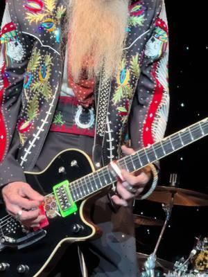 😎 The Master Billy G🎸🤟@ZZ Top #zztop #billygibbons #legend #bluesrock #halloffame #guitarist #guitartok #80smusic #dustyhill #frankbeard #old #fyp #fy #concerts #guitarslide #riffsandruns #live #uncut @Billy F Gibbons  