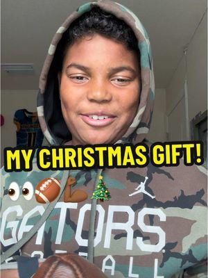 Merry Christmas!🎄🎅🏈 #merrychristmas #christmas #gators #footballtiktok #football #viraltiktok #viralvideo #shorts #reels #fy #fypシ #fyp #fypシ゚viral #trend #trending 