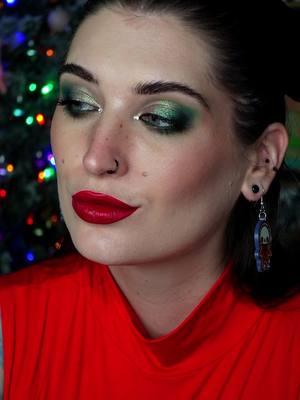 🎄🎅🏼🛷🦌🎁 @Freck Beauty rich bitch primer @e.l.f. Cosmetics soft glam foundation @makeupbymario concealer* @Sigma Beauty setting powder* (code BATTYBEAN) @meltcosmetics finishing powder @elfcosmetics halo glow contour wand @LYS Beauty elite blush stick @adeptcosmetics duality blush palette @NABLA Cosmetics freckle maker @freck face hack setting spray* ✖️BROWS✖️ @milkmakeup diesel tubing brow gel* @NYX Professional Makeup espresso brow pen ✖️FACE✖️ @odenseyecosmetics merry christmas palette (unavailable but code BATTYBEAN on their site) @ColourPop Cosmetics spare thyme pencil* amazon face gems @Glossier mascara* ✖️LIPS✖️ @DoseofColors extra saucy liquid lip *gifted #indiemakeup #grungymakeup #makeupreview #makeupreels #makeuptutorial #makeuptransformation #MakeupRoutine #nyxcosmetics #milkmakeup #freck #elfcosmetics #nablacosmetics #nabla #rarebeauty #sigmabeauty #arttitudecosmetics #adeptcosmetics #lysbeauty #odenseyecosmetics #odenseye #doseofcolors 